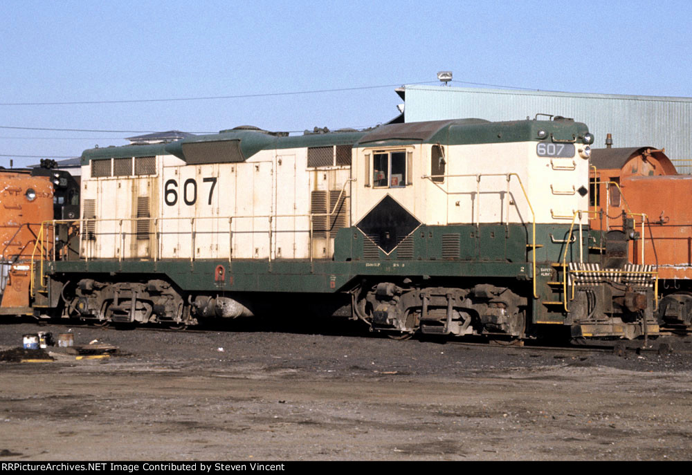 Not yet repainted Reading GP7 #607 at WP shop. Will shortly become CCT #60.